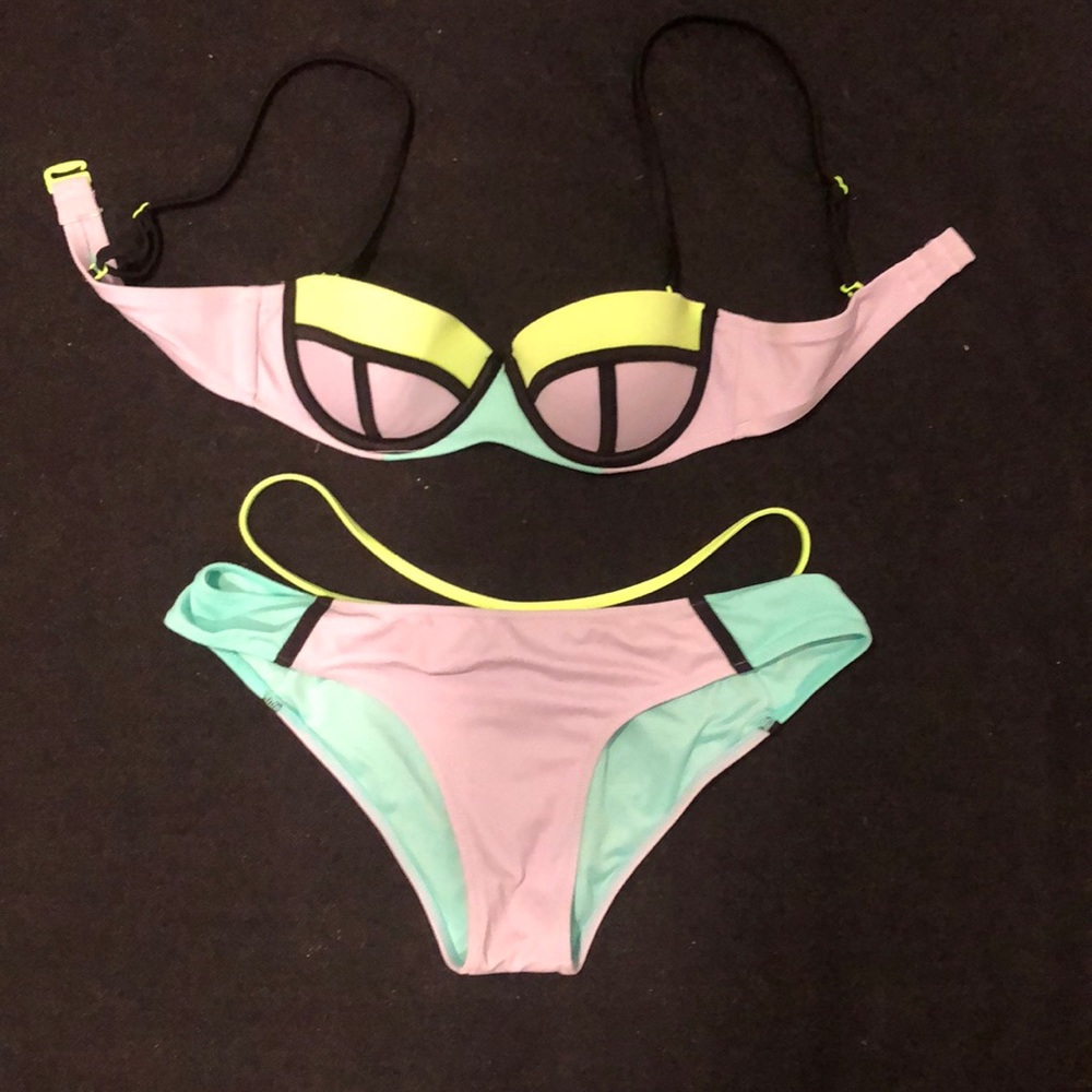 Strapless bathing suit
